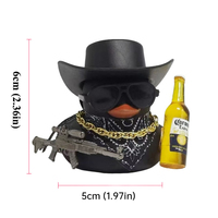 Mini canards en caoutchouc amusants jaunes et noirs, jouets de bain en gros avec collier, lunettes de soleil, pistolet et bouteille