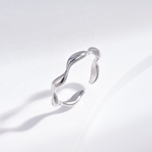 แหวนเงินแท้ 925 ชุบทองคำขาวประดับเพชรซิคอน ดีไซน์เก๋ รูปทรงกากบาท สำหรับผู้หญิง แฟชั่นวินเทจ ปรับขนาดได้ ราคาโรงงาน - Product Image 5