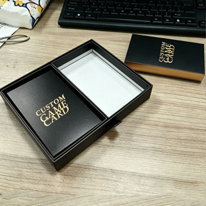 Boîte cadeau noire personnalisée avec logo doré pour deux jeux de cartes, jeu de cartes personnalisé imprimé - Product Image 3