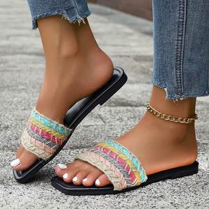 صندل نسائي حرفي جديد رائج للصيف حذاء شاطئ مصنوع يدويًا بمنصة مضادة للانزلاق للبيع بالجملة - Product Image 4