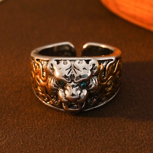 Anello da Uomo YL in Lega Bicolore Stile Etnico Nazionale, Unico, Audace, Stravagante, con Demone Zodiacale, Vintage e Sofisticato - Product Image 2