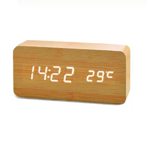 发光二极管数字段显示木桌日期和温度闹钟