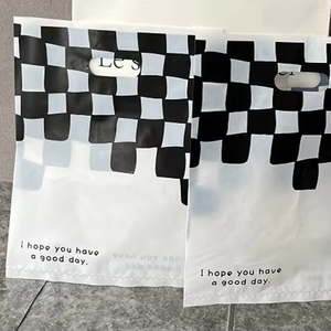 100 Bolsas de Regalo a Cuadros Blancos y Negros para Fiestas de Fútbol, Bolsas de Dulces con Asas, Regalo Promocional para Fiestas de Cumpleaños - Product Image 1