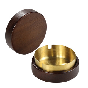 Cenicero de madera y latón con tapa magnética redonda para el hogar, oficina, hotel, bar, diseño de lujo. - Product Image 3