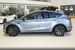 <span class=keywords><strong>Tesla</strong></span> <span class=keywords><strong>Model</strong></span> <span class=keywords><strong>Y</strong></span> 2025 821 km Noir 4 roues motrices Bleu profond Véhicules électriques purs SUV de taille moyenne Voiture de sport de luxe Voitures <span class=keywords><strong>Tesla</strong></span> - Product Image 3
