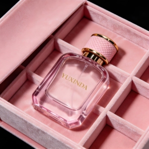Flacon de parfum carré en verre personnalisable en gros 50 ml avec bouteille pulvérisatrice à baïonnette sérigraphiée vide - Product Image 2