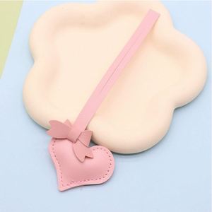 Llavero de Cuero PU con Forma de Corazón, Decoración Colgante Impermeable, Regalo Elegante para Mujer, Adorno para Bolso - Product Image 5