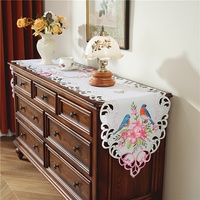 Chemin de table en polyester brodé en Chine, vente en gros, design floral fantaisie, nappe de mariage, salle à manger