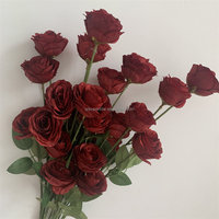 B-1265 Vente en gros de fleurs artificielles pour la décoration du salon et de la salle à manger, fleurs rouges à longues tiges, arrangements de roses en soie, petites roses
