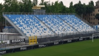 Tribunes extérieures durables en acier S235 JR galvanisé à chaud, préfabriquées, personnalisables, marque CETA, modèle G2M/1 All