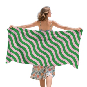 Toalla de Playa y Baño a Rayas Coloridas y Modernas, Microfibra Ultrasuave, Superventas - Product Image 5