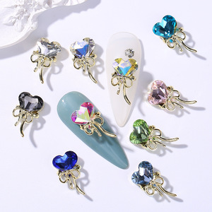 Vendita calda ciondoli a forma di cuore con ciondoli con strass gemme di cristallo oro metallo farfalla arco a forma di cuore <span class=keywords><strong>pietre</strong></span> e cristalli <span class=keywords><strong>per</strong></span> unghie - Product Image 3