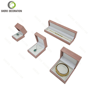Boîte à bijoux en velours avec logo personnalisé et insert en mousse pour bague, collier, boucles d'oreilles, vente en gros - Product Image 4