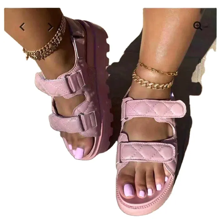 New comfortable and fashionable women's sandals with gold chain in 2023 summer thick bottom of Muffin shoes