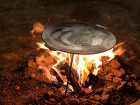 Terlaris Wajan Panggangan Besi Cor BBQ Wajan Arang Tahan Lama dengan 3 Kaki untuk Barbekyu Luar Ruangan