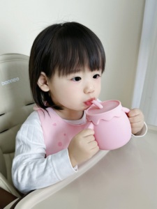 Nouvelle tasse d'apprentissage en silicone grande capacité, portable avec paille, anti-chute et poignée, pour l'apprentissage de l'eau des nourrissons - Product Image 4