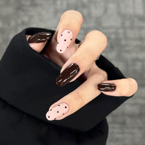 30 piezas de uñas usables Otoño Invierno gran oferta marrón oscuro rosa claro lunares arte Simple medio ovalado pegatinas de uñas prefabricadas - Product Image 2
