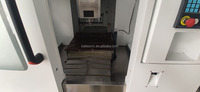 Machine de gravure et de fraisage à portique vertical DC-6070 de haute précision pour le finissage d'électrodes, à broche unique
