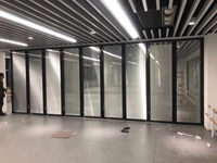 Cloison mobile moderne en verre trempé et aluminium avec panneaux coulissants pour bureau, salle de conférence, école