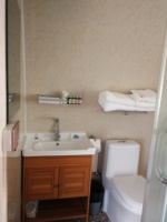 Maison préfabriquée en arc AH-FC5074 pour camping en plein air, cabine de douche pour la plage