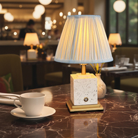 Lampe de table LED sans fil à piles en marbre moderne nordique avec commande tactile Décoration de maison de luxe pour chambre à coucher et bureau