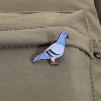 Broche en émail drôle de gros Pigeon Broche en forme d'oiseau Animal mignon Badge de revers Bijoux Sac à dos Accessoires Cadeau pour amis Vente en gros