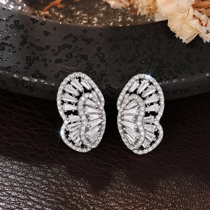 Orecchini a Perno con Conchiglia a Farfalla e Fiore, Gioielli Eleganti e Chic per Donne, Accessorio Regalo per Uso Quotidiano e Feste - Product Image 2