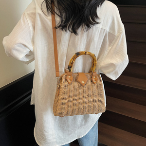 Sacs à <span class=keywords><strong>main</strong></span> <span class=keywords><strong>en</strong></span> paille pour femmes <span class=keywords><strong>sac</strong></span> fourre-tout tissé d'été à la mode panier de paille sacs à <span class=keywords><strong>main</strong></span> <span class=keywords><strong>en</strong></span> <span class=keywords><strong>osier</strong></span> à bandoulière et sacs à <span class=keywords><strong>main</strong></span> avec poignée <span class=keywords><strong>en</strong></span> bambou - Product Image 4