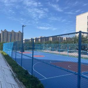 แผงรั้วตาข่ายลวดพีวีซีสำหรับภายนอกอาคาร คุณภาพเยี่ยม ราคาถูก รั้วตาข่ายชุบสังกะสีแบบม้วน สำหรับสวนและโรงเรียน - Product Image 2