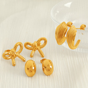 Pendientes de botón con forma de mariposa dorada, forma de C, geométricos, joyería de moda para mujer, regalo - Product Image 1