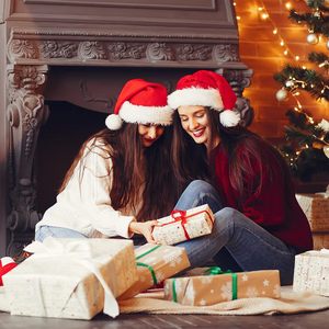 Chapeau de Père Noël en peluche longue pour adultes - Personnalisable avec pompon - Idéal pour les fêtes et l'extérieur - Product Image 5