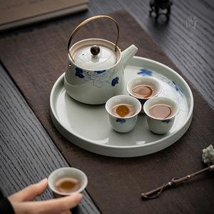 Service à thé Kung Fu en céramique, un pot et quatre tasses, peint à la main, motif pivoine, poignée en cuivre, poterie Dehua, style simple, réutilisable, cadeau pour les aînés - Product Image 1