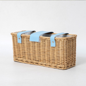 Panier de pique-nique rectangulaire tressé en saule et paille, style Instagram, avec vaisselle intégrée, idéal pour les sorties printanières et comme accessoire photo. - Product Image 4