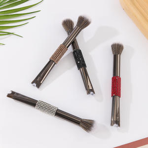 Pinceau double <span class=keywords><strong>tête</strong></span> en U 2-en-1 pour le blush et le contour du nez, idéal pour le contouring, le blending, l'application de crème illuminatrice, de blush, de poudre fixante et de correcteur - Product Image 4