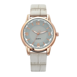 Reloj de Cuarzo Dorado Rosa para Mujer, Venta al por Mayor, Esfera con Números Grandes, Caja de Aleación, Correa de Cuero, Reloj de Pulsera Casual y Elegante - Product Image 3