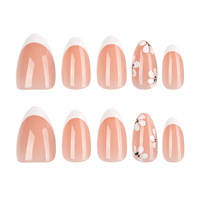 Faux ongles à presser couleur chair nude, motif fleur blanche française, forme amande, décor floral peint à la main, polyvalents pour le quotidien