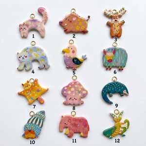 Pendentifs animaux colorés nordiques en vogue : chats, sangliers roses, élan, cerfs, ours, poussins, yaks – breloques aux couleurs inaltérables - Product Image 5