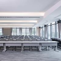 Table de formation pliante amovible et durable moderne avec dessus en bois et cadre en métal pour une utilisation commerciale au bureau