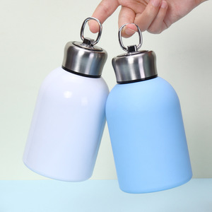 Bouteille d'eau isotherme en acier inoxydable personnalisée, mini et mignonne, cadeau personnalisé, tasses thermiques pour le bureau - Product Image 1