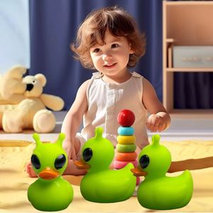 Patitos de Goma Alienígenas Personalizados al por Mayor, Mini de 2 Pulgadas, Juguetes de Baño Educativos y Cognitivos, Flotantes, Impresos, Unisex - Product Image 3