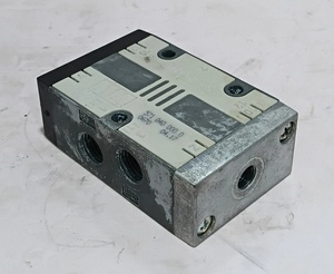 AVENTICS 5710400000 CD07-3/2NC-SR-M014-M014-M010-S ชุดควบคุมทิศทางไฮดรอลิกนิวเมติกซีรีส์ CD07 - Product Image 1