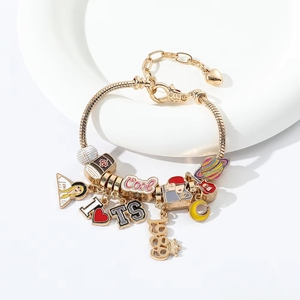 Pulseras de cadena de serpiente ajustables de aleación de cobre chapadas en oro al por mayor con dijes de guitarra, luna y corazón, pulsera de moda para fanáticos de la música - Product Image 5