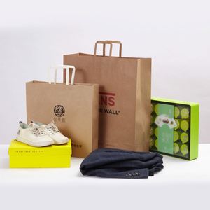 Sac fourre-tout pour vêtements haut de gamme personnalisé, sac de shopping de luxe conçu en usine avec impression de logo personnalisé, fabriqué en carton de haute qualité - Product Image 4