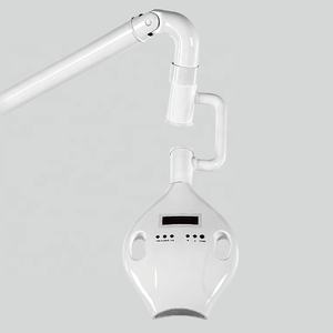 Il dentista usa la macchina di sbiancamento della lampada di sbiancamento dei denti dentali della luce 8 Led per lo sbiancamento dei denti - Product Image 4