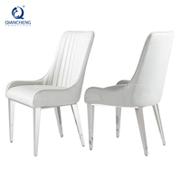 Chaise de cuisine moderne avec similicuir et base en métal argenté Chaise d'intérieur confortable et douce de haute qualité pour les loisirs en gros