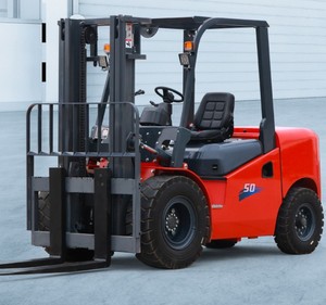 מלגזת דיזל HZHI CPC בעלת ביצועים גבוהים, סדרה 2-5 טון, מנוע קוואנצ'אי, תקן פליטה Stage IV, תורן דו/תלת-שלבי, לכל סוגי השטח - Product Image 3