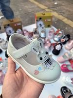 Nouvelles chaussures de princesse pour bébé fille, semelle souple, motif papillon, chaussures pour enfants, design varié, vente en gros à prix réduit