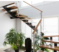 手すり付き木製トレッド屋内階段と現代的な安全ストレート階段