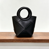 Sacs seau tissés losanges de luxe léger de niche en gros avec poignées rondes, mini sacs à main pour femmes style urbain à bouche ouverte
