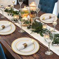 Service de vaisselle jetable en plastique Goodluck 350 pièces avec incrustations et bordures dorées pour 50 invités, comprenant assiettes plates, assiettes à dessert et gobelets